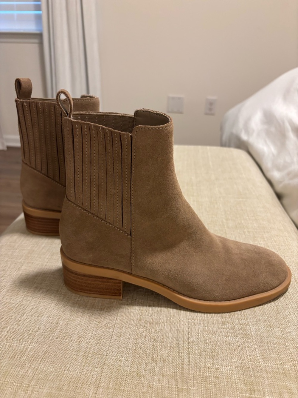 Women's Dolce Vita Suede Ankle Boots in Taupe size 8
